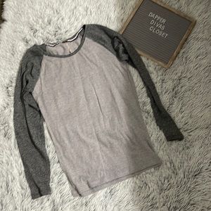 Long sleeve two tone grey top.